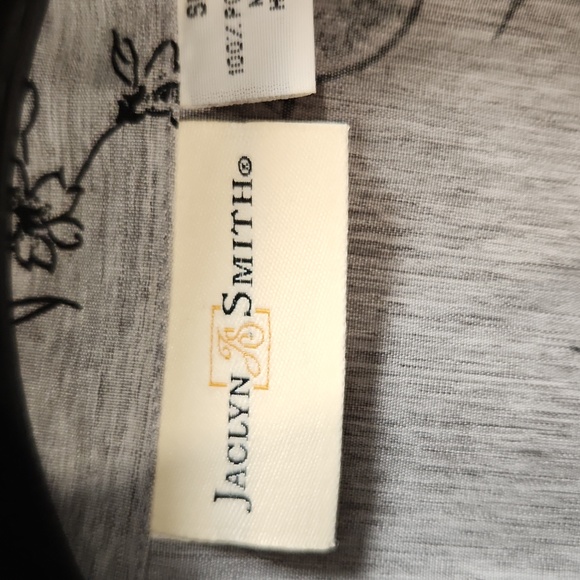 Women's Blouse - Picture 2 of 8